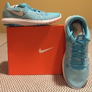 NEW Nike flex fury running shoes
