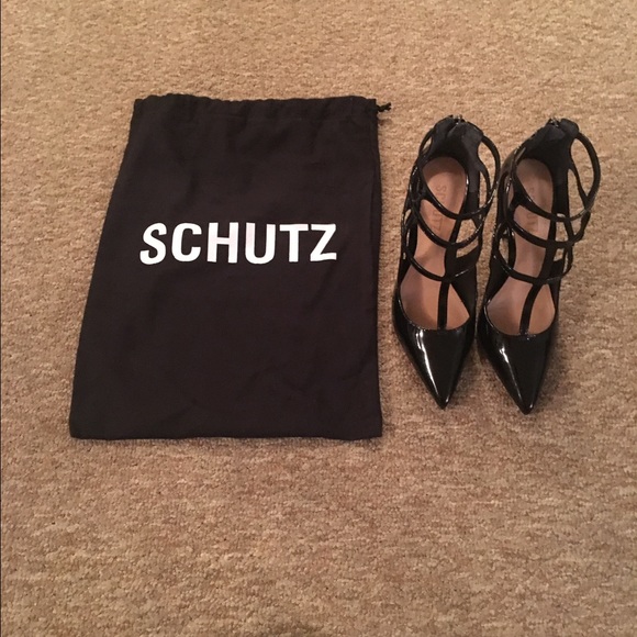SCHUTZ Shoes - Schutz black patent heels- size 5