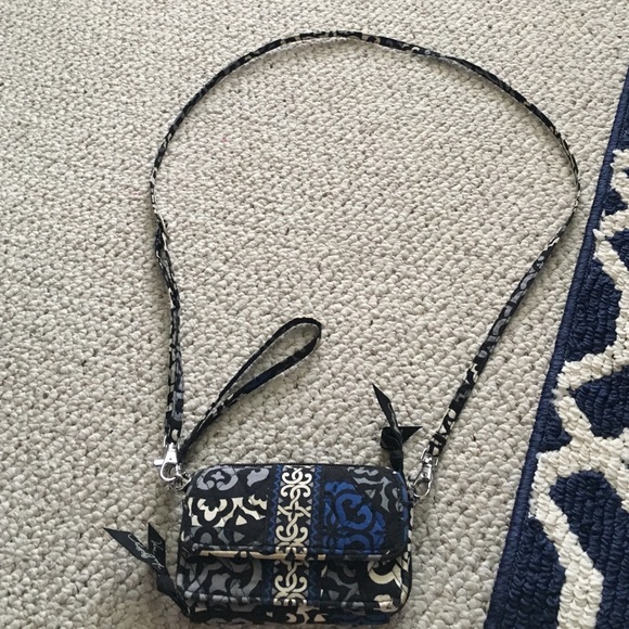 Vera Bradley iphone wristlet/crossbody