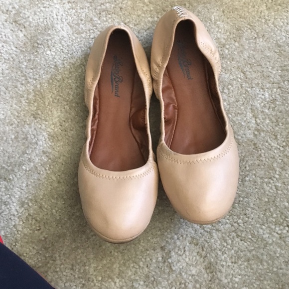 Lucky brand nude flats