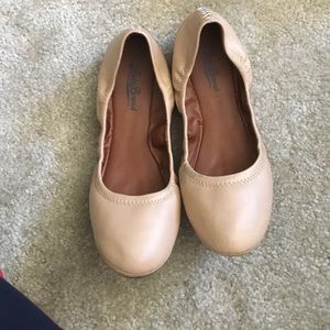 Lucky brand nude flats