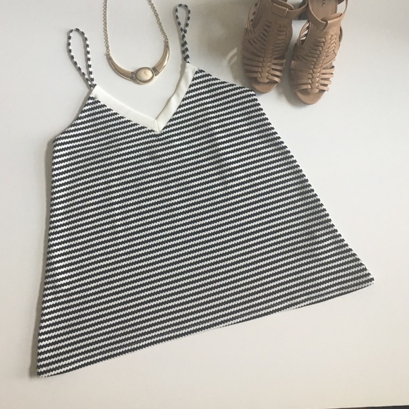 Zara Zig Zag Black and White Flowy Tank