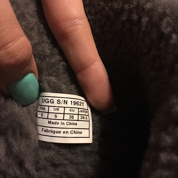 🚫SOLD🚫Grey Ugg boots - Picture 4 of 4