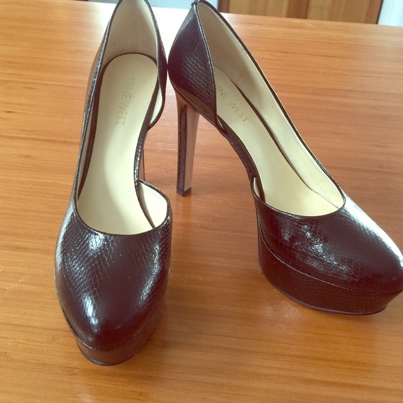 Black snakeskin Nine West platform heels