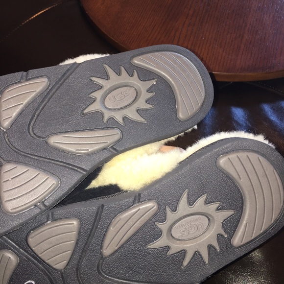 🚫SOLD🚫Ugg slip on - Picture 2 of 2