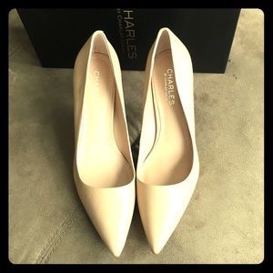 Charles David Nude Pumps