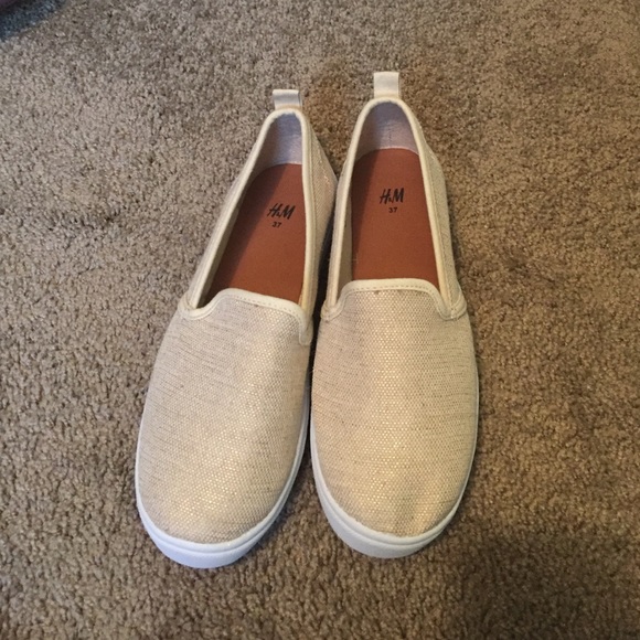 Never worn canvas shoes!!