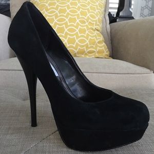 Steve Madden black suede platform pumps
