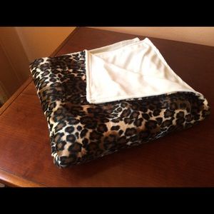 ❗️SALE❗️Leopard Quilt