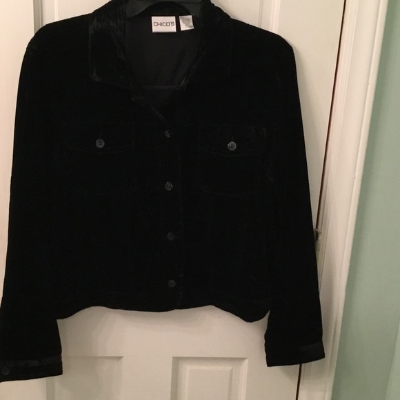 Chico's black velvet jacket size 8.