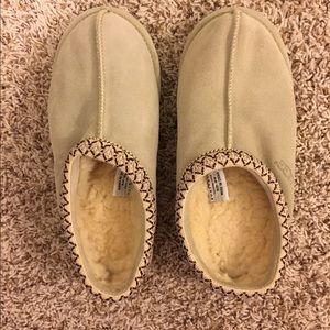 Like new Ugg Tasman slippers size 9