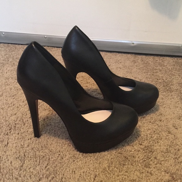 Black pumps! Never worn!