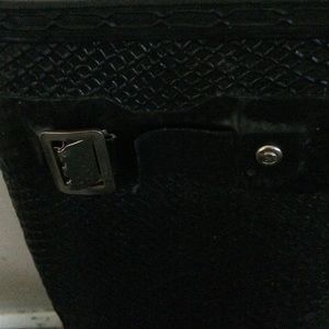 Do Not Buy--additional pictures of Hunter boots