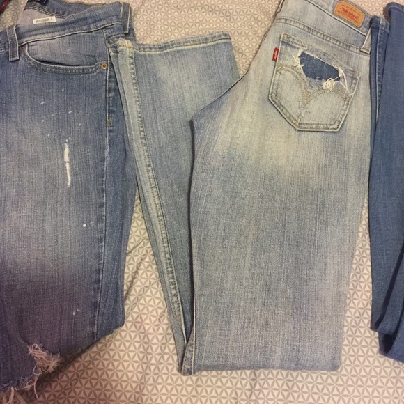 4 Levis - Picture 2 of 4