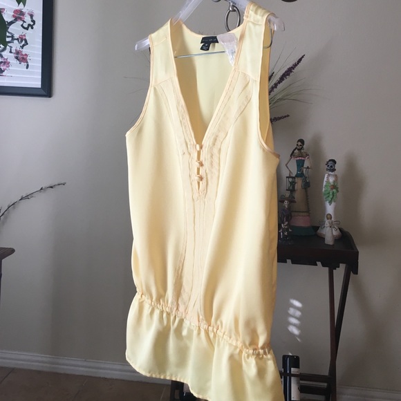 Yellow sleeveless blouse - Picture 1 of 3