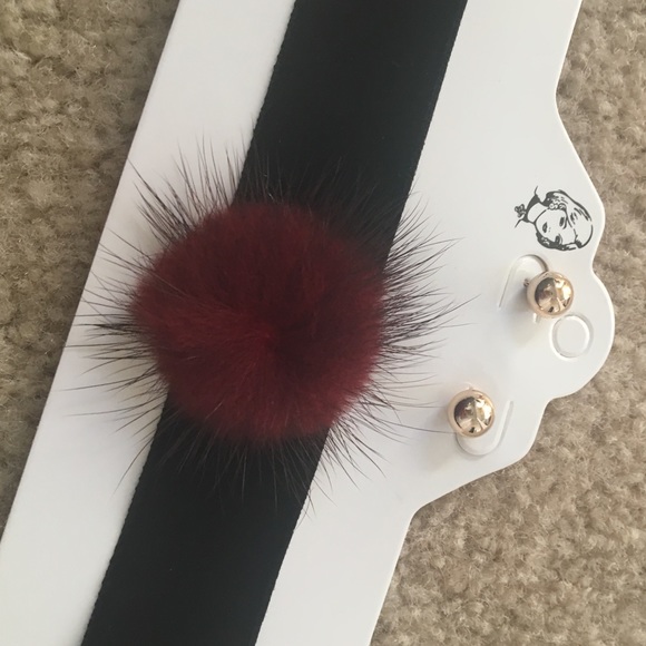 Vixen fur ball velvet choker - Picture 4 of 4