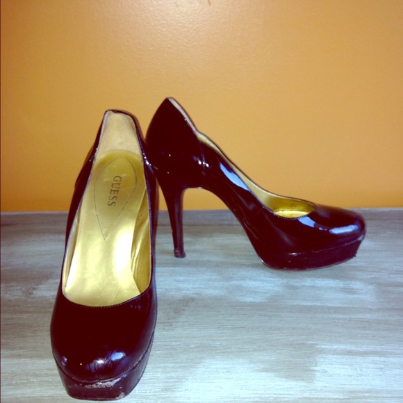 Black pumps