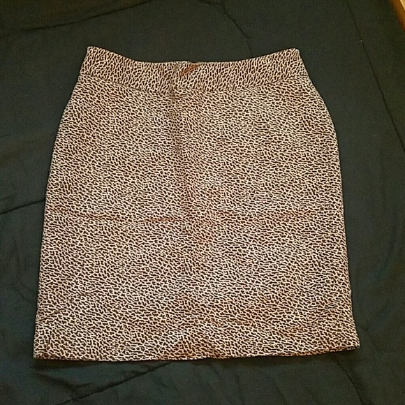 Leopard pencil skirt