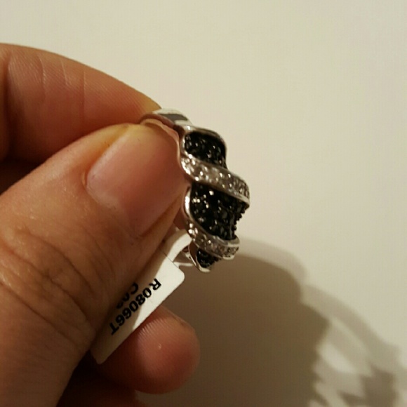 Elegant and beautiful ring - Picture 2 of 2
