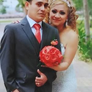 Meet your Posher, Elia