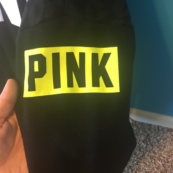 ❌SOLD❌Victoria Secret PINK Black Leopard Cowl - Picture 4 of 4