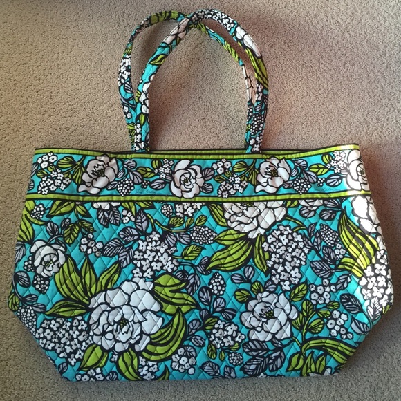 Vera Bradley Handbags - Vera Bradley Island Blooms Grand Tote