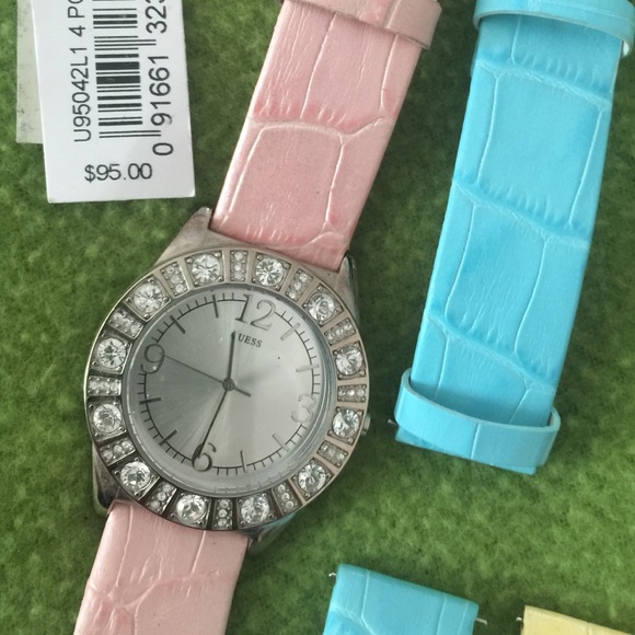 Guess watch with color straps - Picture 2 of 3
