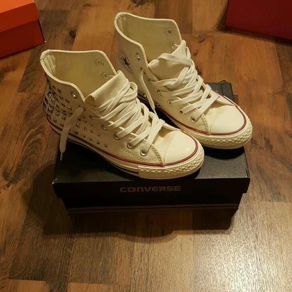 Studded hi top Converse
