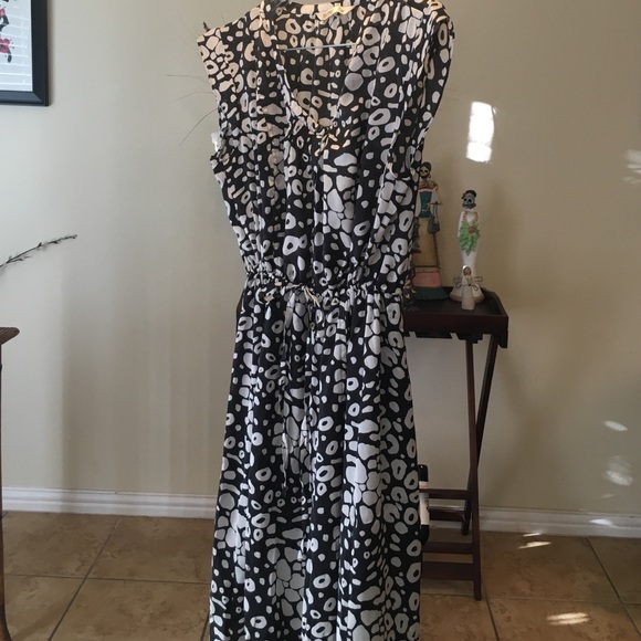 Short sleeve black and white old navy dress