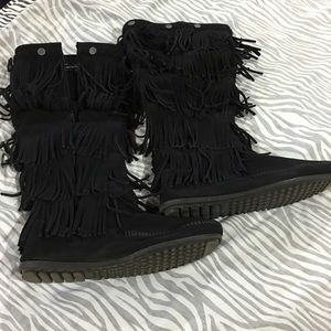 Minnetonka 5 layer fringe boots