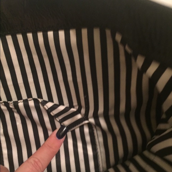 Kate Spade Tote. - Picture 2 of 4