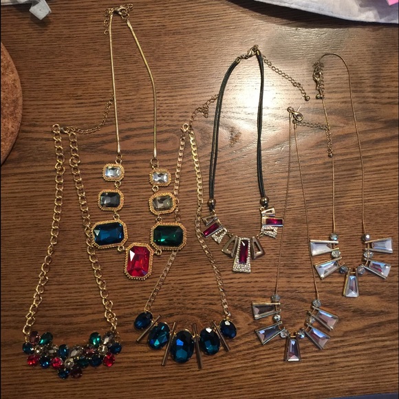 6 necklaces. All in the picture $20