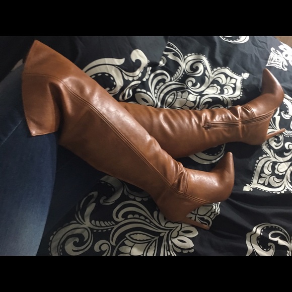 Tan over the knee heel boots! - Picture 2 of 4