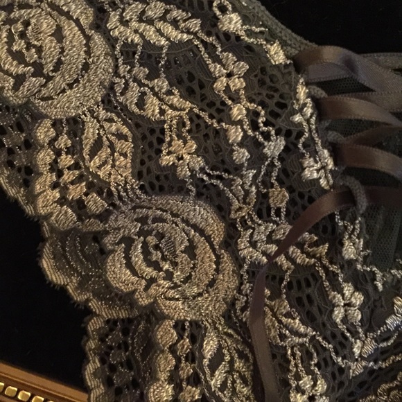 Set off huit bra and panties - Picture 2 of 3