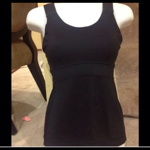 Black Lululemon tank