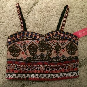 $OLD !! REPOSH^Bohemian crop top with embroidered