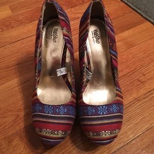 MOSSIMO multi-color wedges