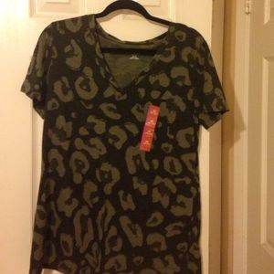 Dark green cheetah print t shirt