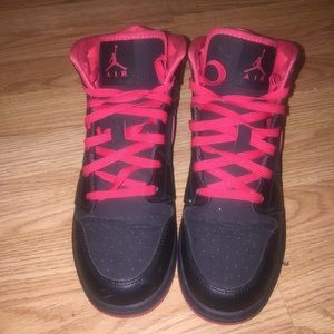 PRICE DROP Unisex 7Y Nike Air Jordans