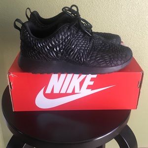 Black Nike Roshe One DMB