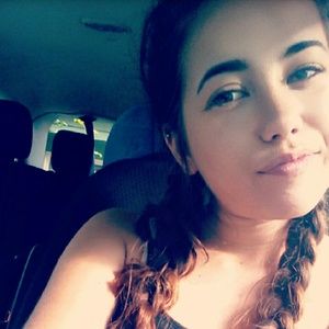 Meet your Posher, Larissa