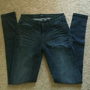 REPOSH^Like New Levi's Tight Skinny Jeans