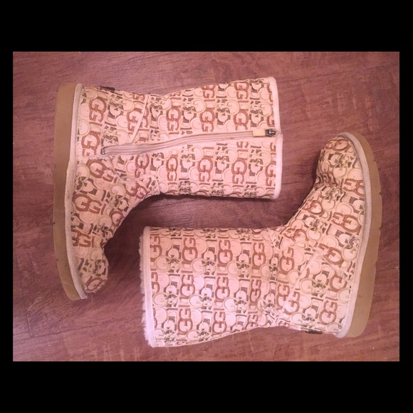 UGG Shoes - Ugg logo boots