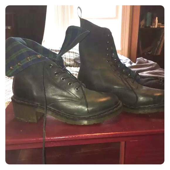 Size 11 dr marten casey green lace up boot