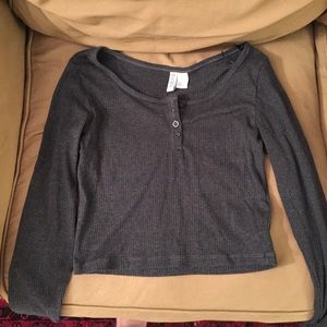 Gray ribbed Henley cropped shirt