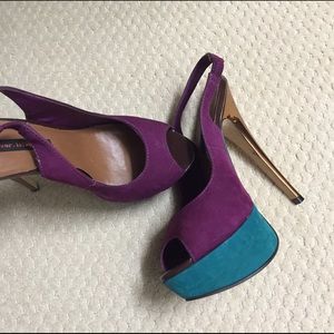 Dual colour with gold hills