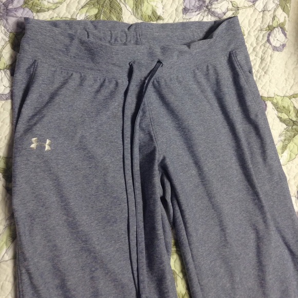 UnderArmour gray yoga capris