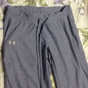 UnderArmour gray yoga capris