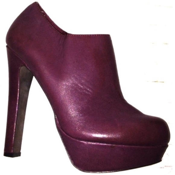 Steve Madden "Belbotm" booties 8.5