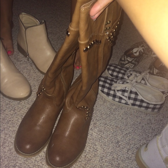 Adorable studded boots like new! - Picture 1 of 2